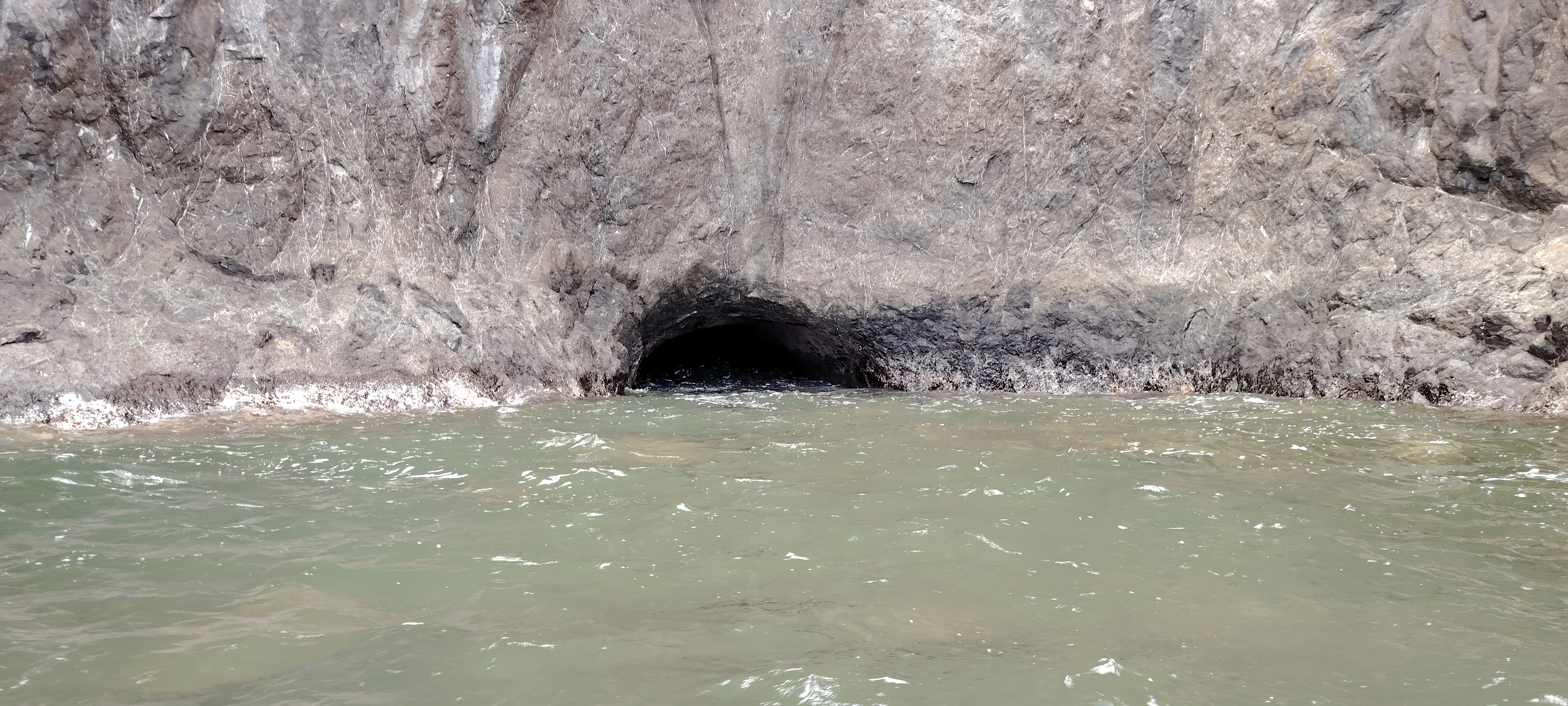 Inshore tour hidden cave